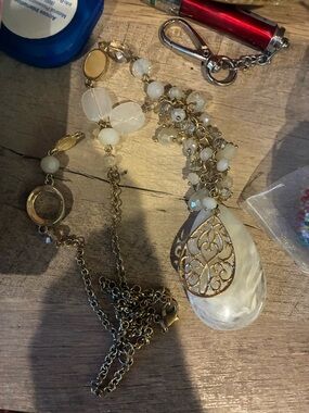 Gold and Cream Teardrop Pendant Necklace - Unbranded
